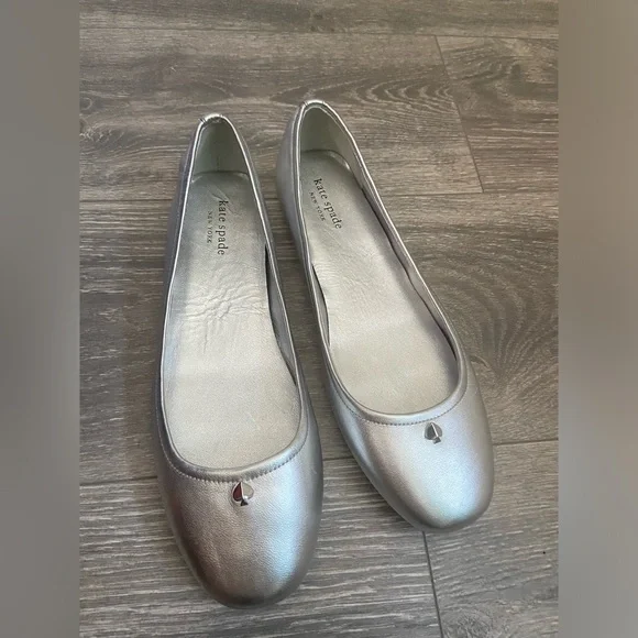 Kate Spade Kora Ballet Flat in Mettalic Silver Round Toe Shoes Women’s Size 
